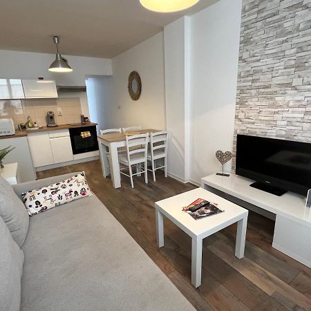 Grand studio cosy, chambre séparée, calme, proche centre avec wifi et parking Orléans Extérieur photo