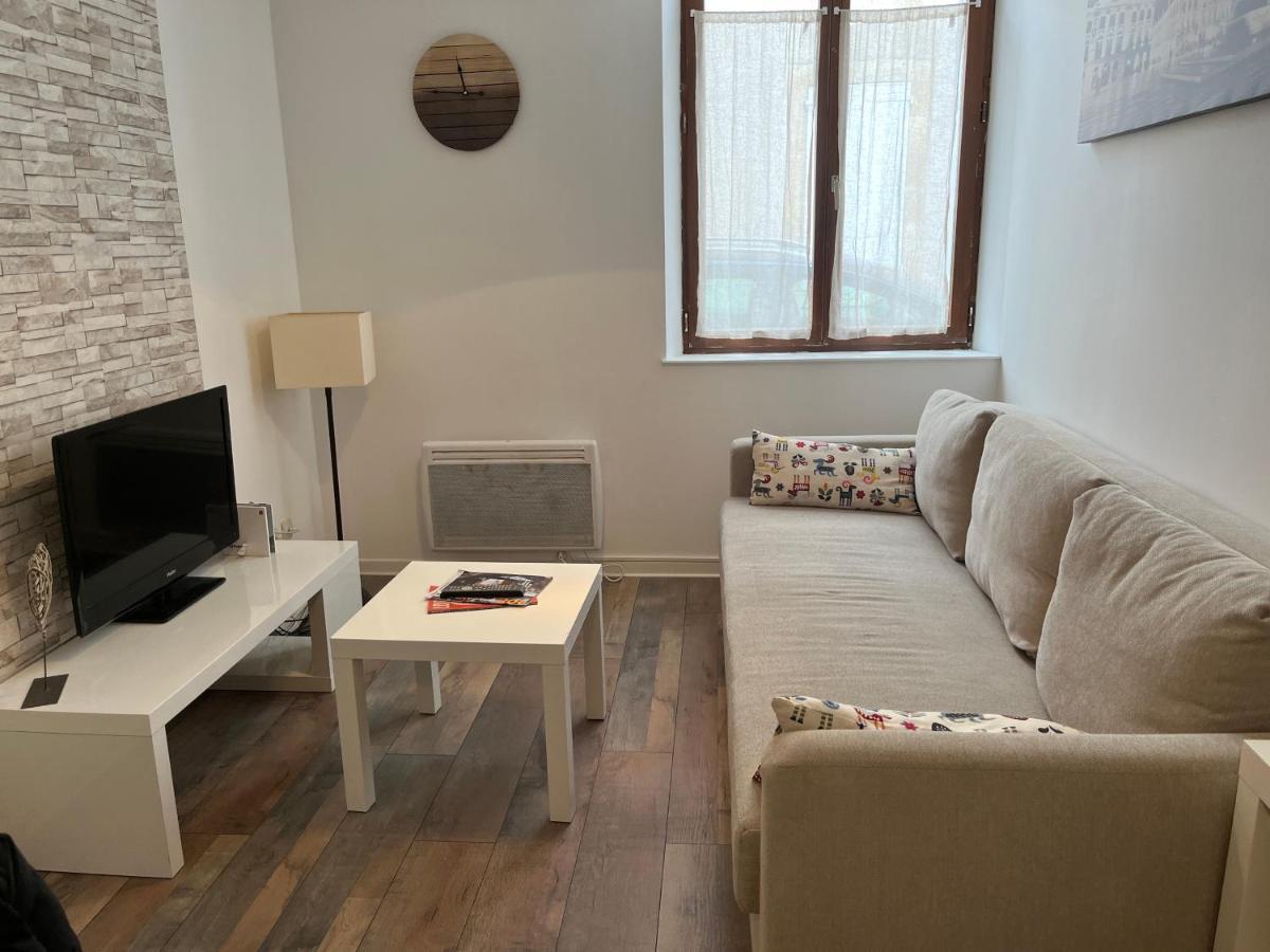 Grand studio cosy, chambre séparée, calme, proche centre avec wifi et parking Orléans Extérieur photo
